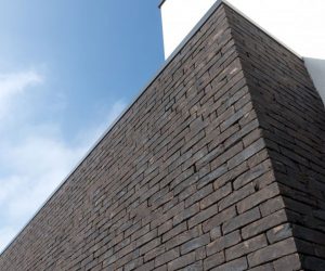 zwarte baksteen in combinatie met witte crepi