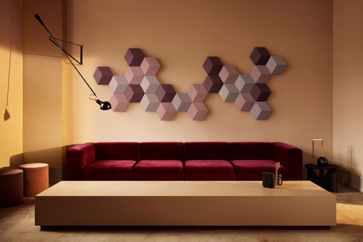 bang & olufsen beosound shape luidsprekers tegen de muur