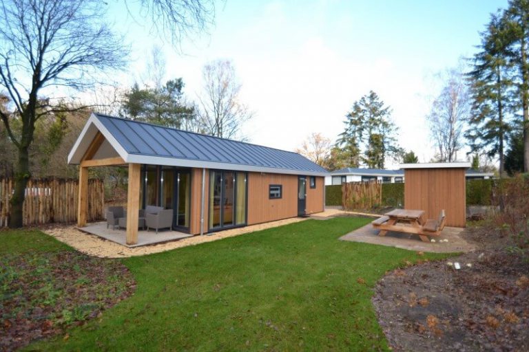 houten mantelzorgwoning senioren in de tuin