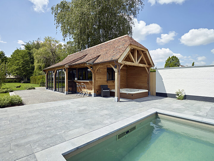 poolhouse in hout op maat bij zwembad